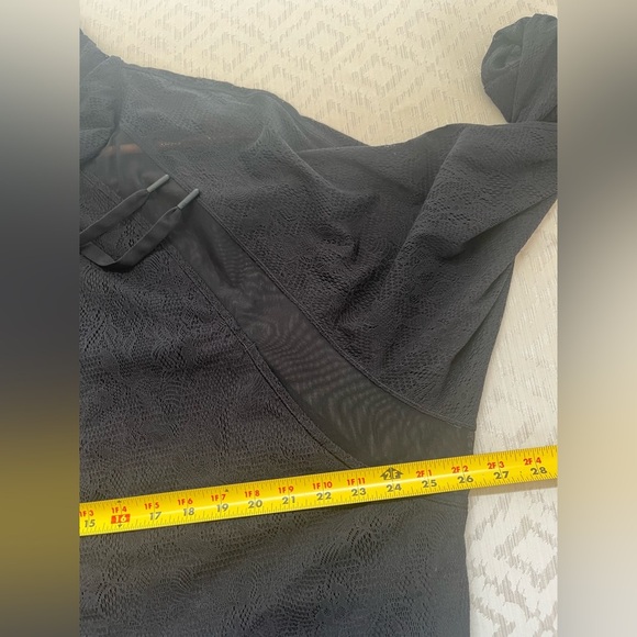 Lululemon In Depth Jacket Black Lace Cropped Size 10 - Picture 6 of 8